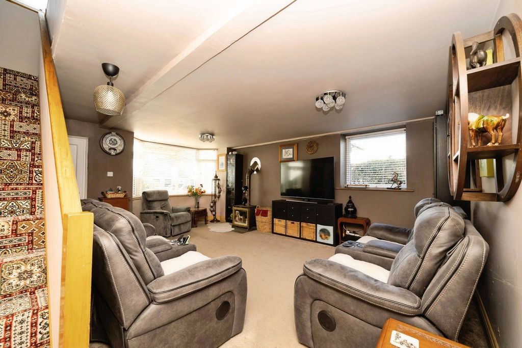 Property photo 2 of 25