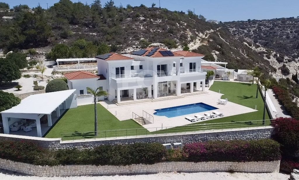 Property photo 1 of 31 For Sale : Breathtaking Four-Bedroom Mansion With Panoramic