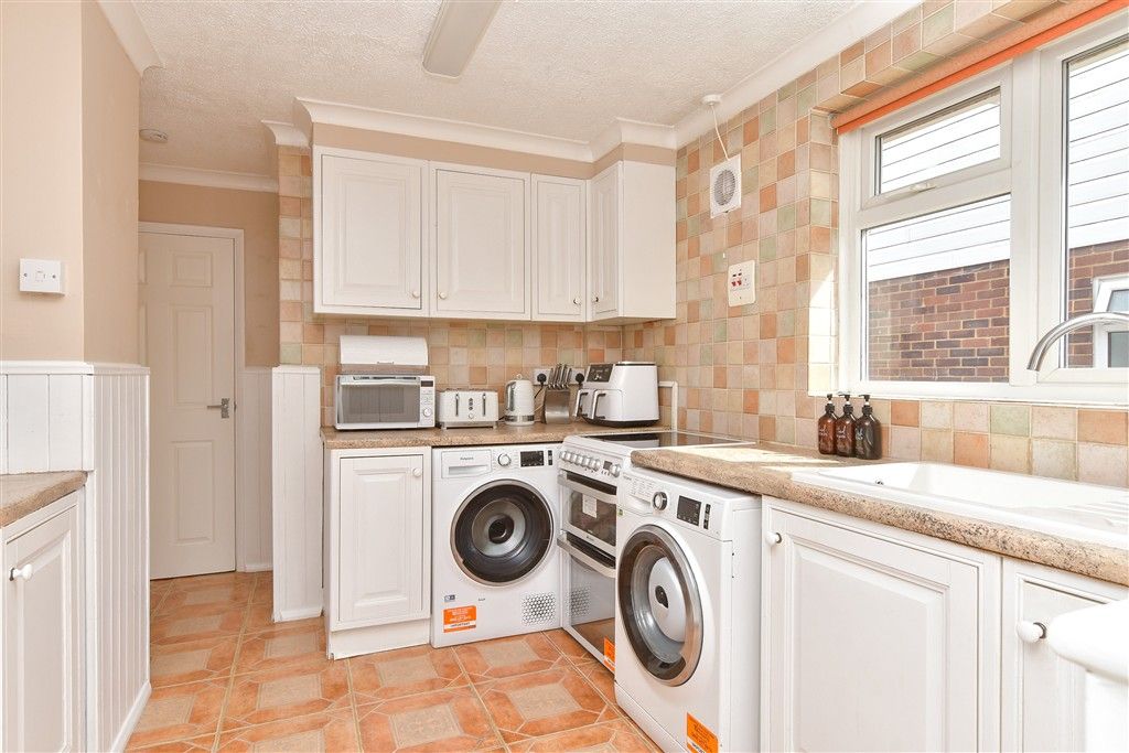Property photo 3 of 9 Kitchen