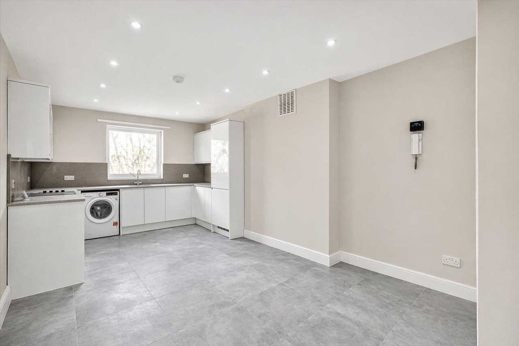 Property photo 3 of 8 Reception/ Kitchen