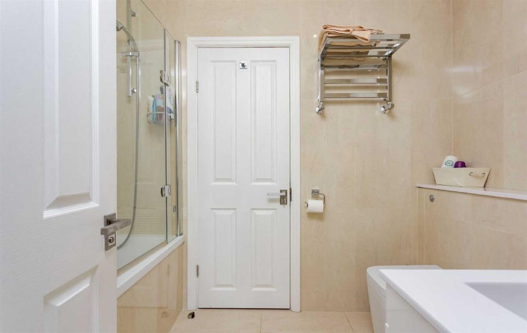 Property photo 3 of 10 Property-Photo-771