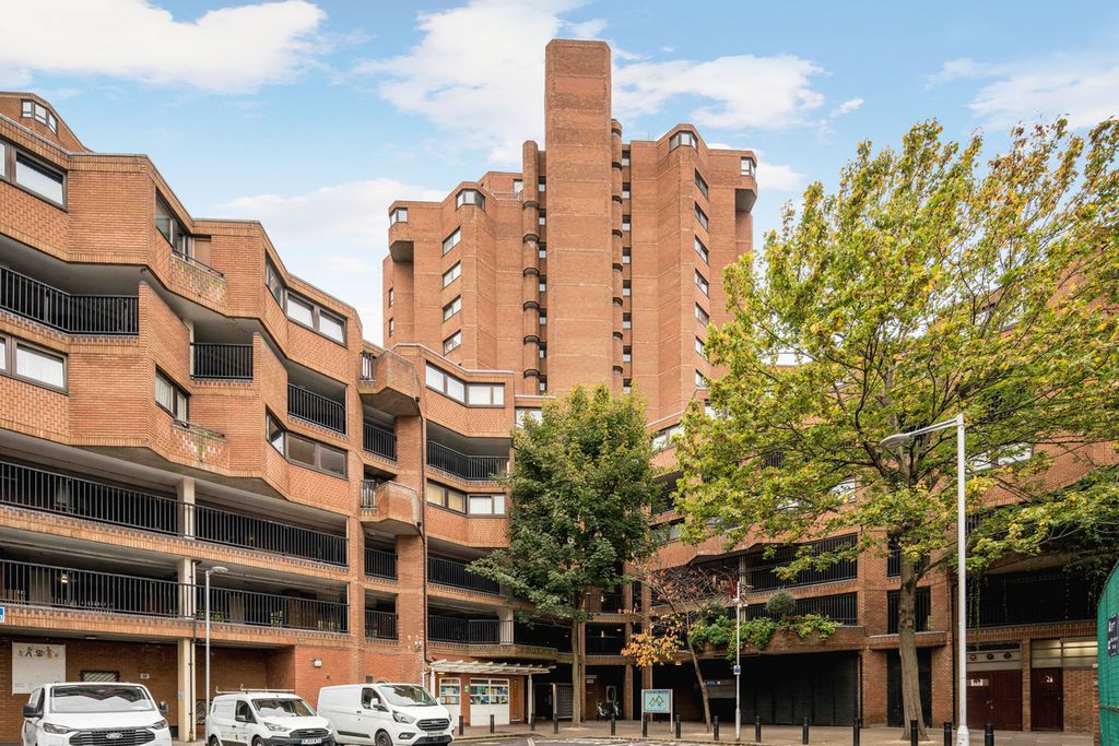 Property photo 2 of 20