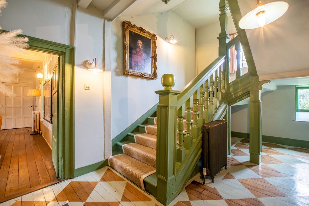 Property photo 3 of 19 Stairwell