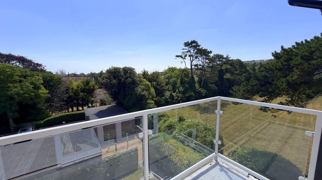 Property photo 3 of 17 Como12.Jpg