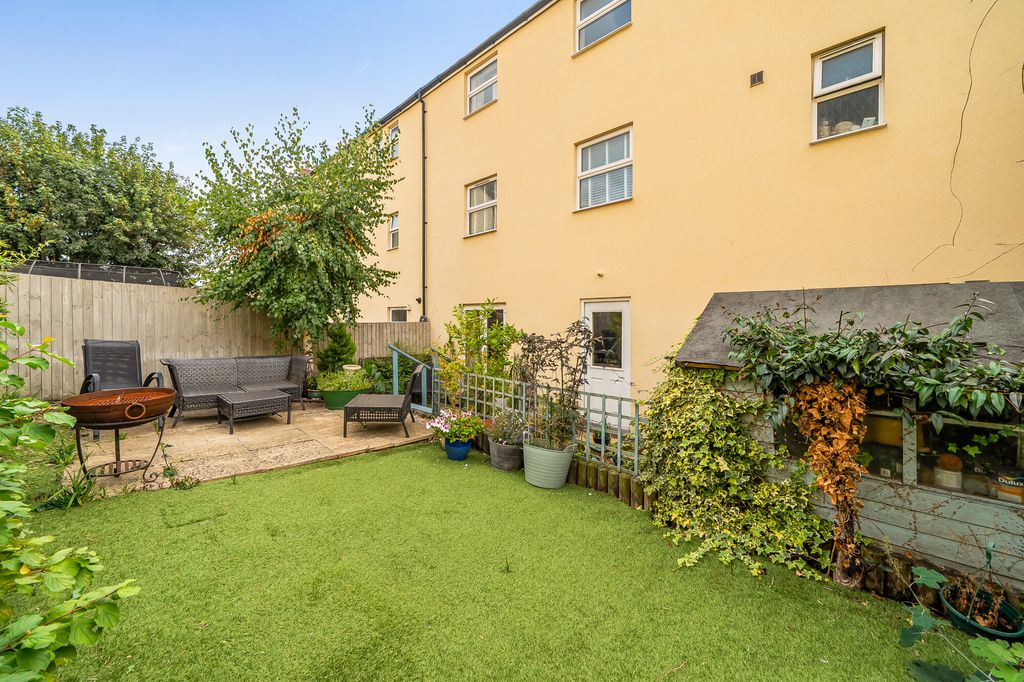 Property photo 3 of 15