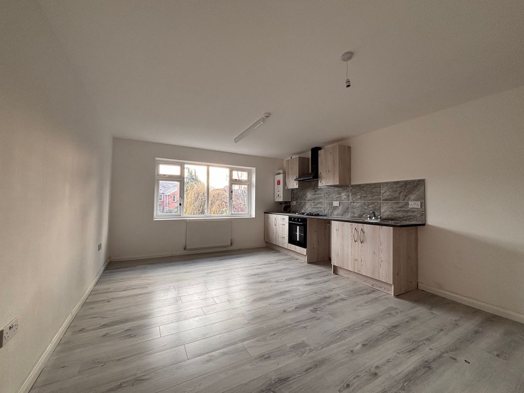 Property photo 1 of 7 Kitchen And Lounge