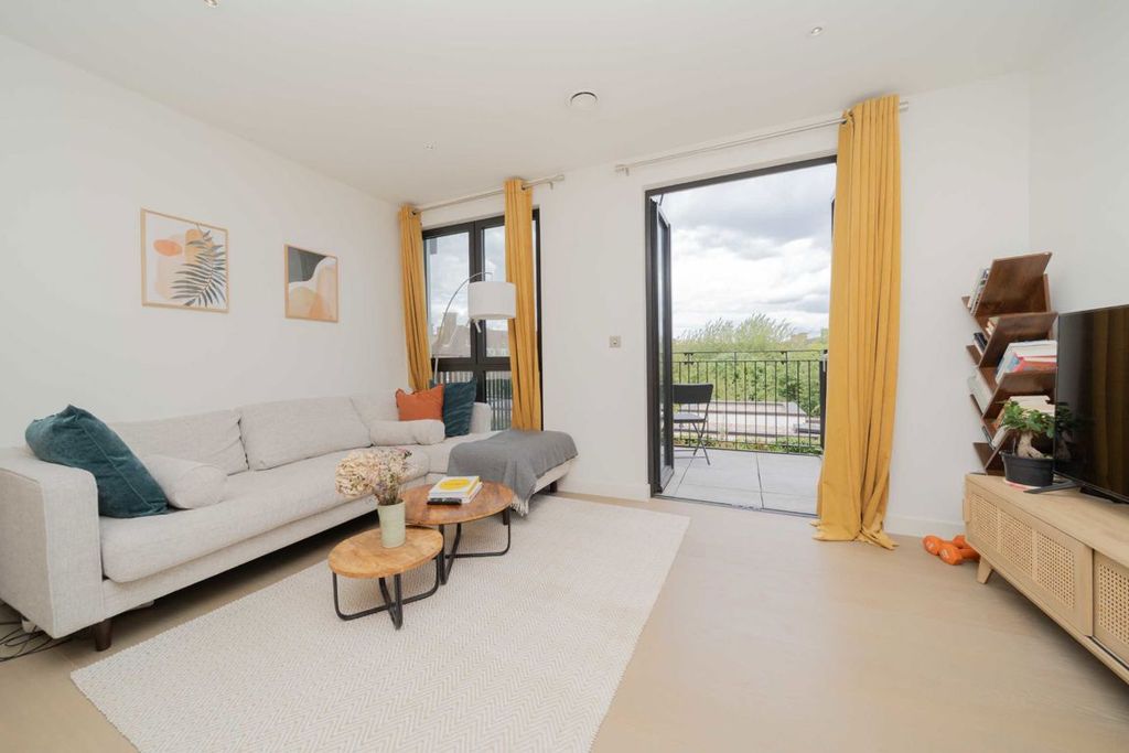 Property photo 2 of 8