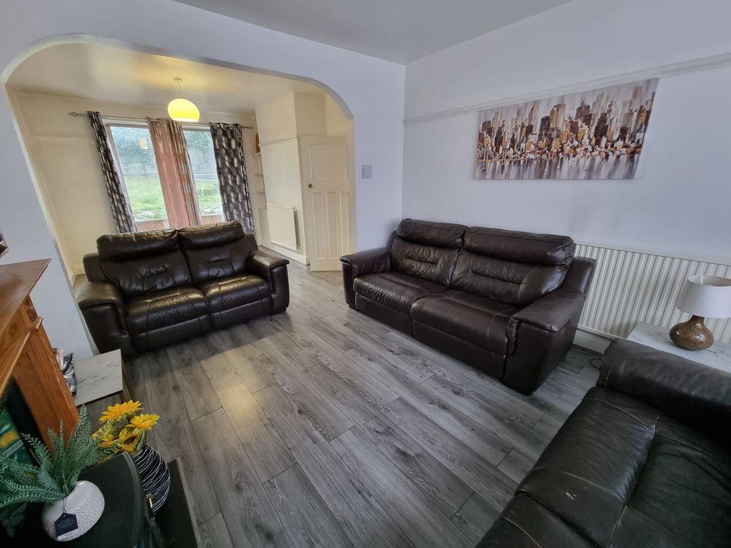 Property photo 2 of 13 Photograph 2