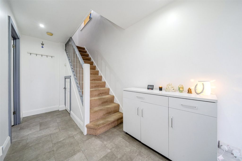 Property photo 3 of 14 Hallway