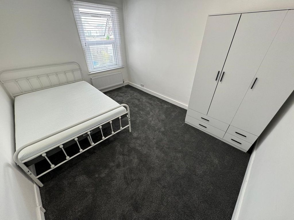 Property photo 3 of 7 Bedroom