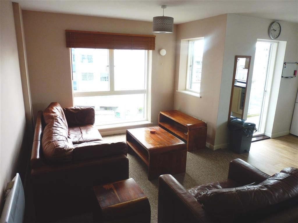 Property photo 2 of 10 Living Room