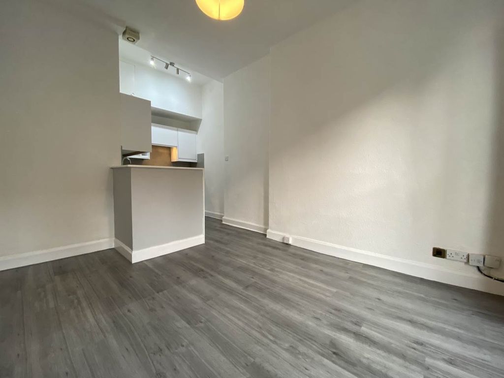 Property photo 3 of 9 Img-2618