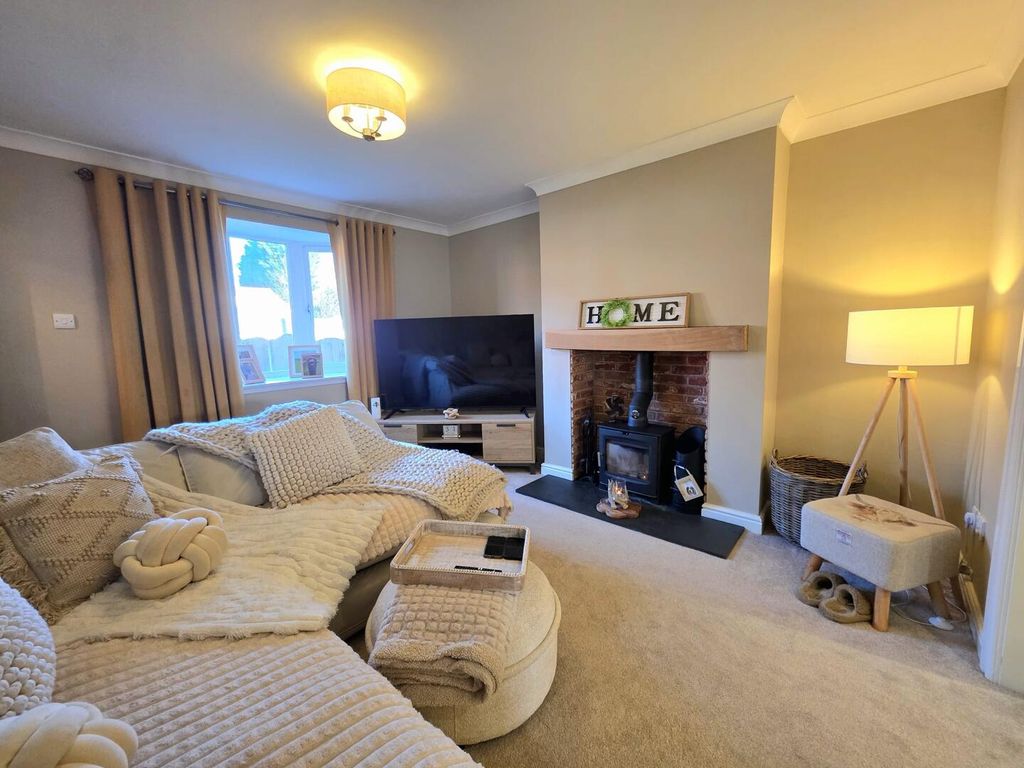 Property photo 2 of 21 Living Room