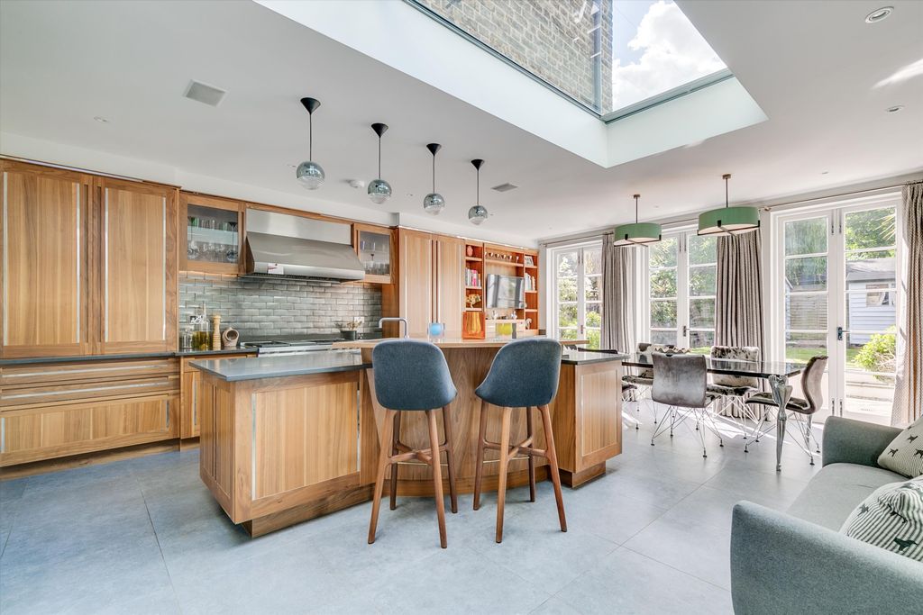 Property photo 3 of 15 Image