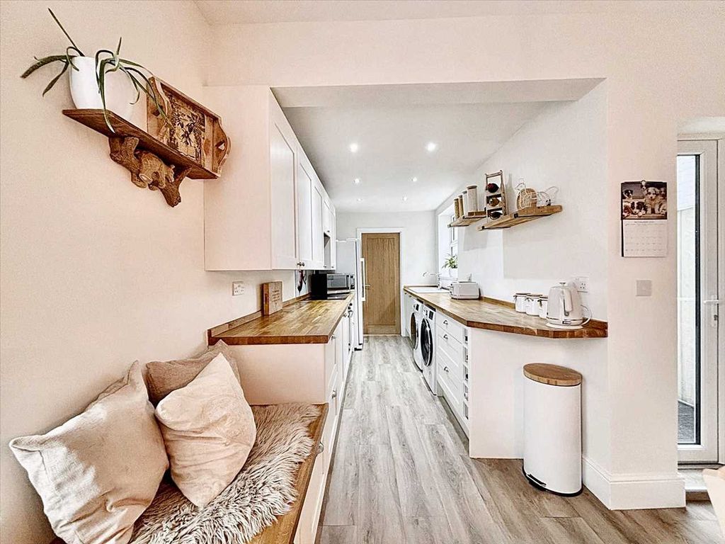 Property photo 3 of 25