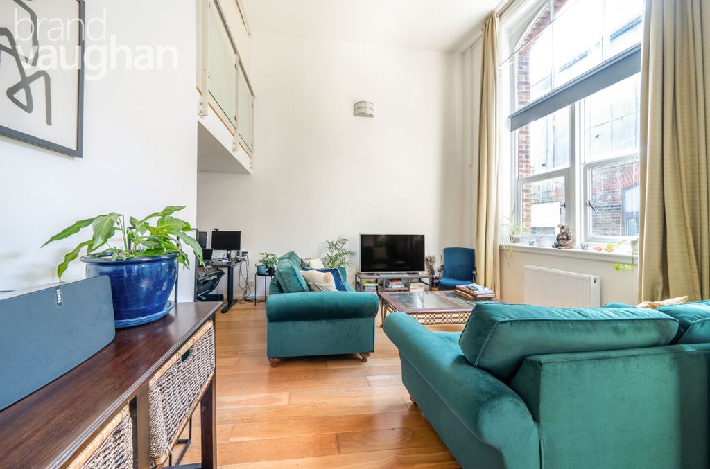 Property photo 2 of 11 Living Room