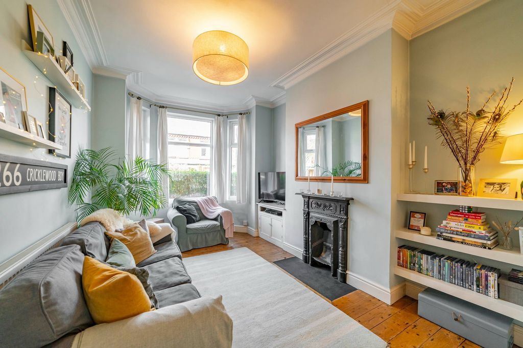 Property photo 2 of 20