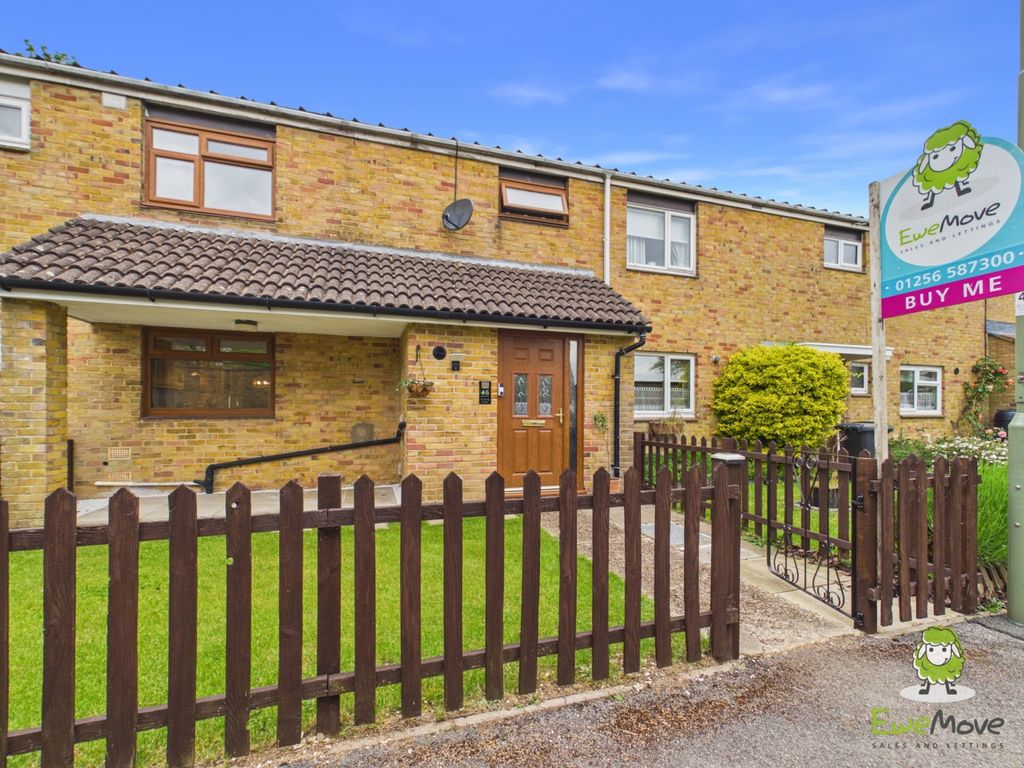 Property photo 1 of 31 Ewemove Estate Agents Basingstoke - Sibelius Close