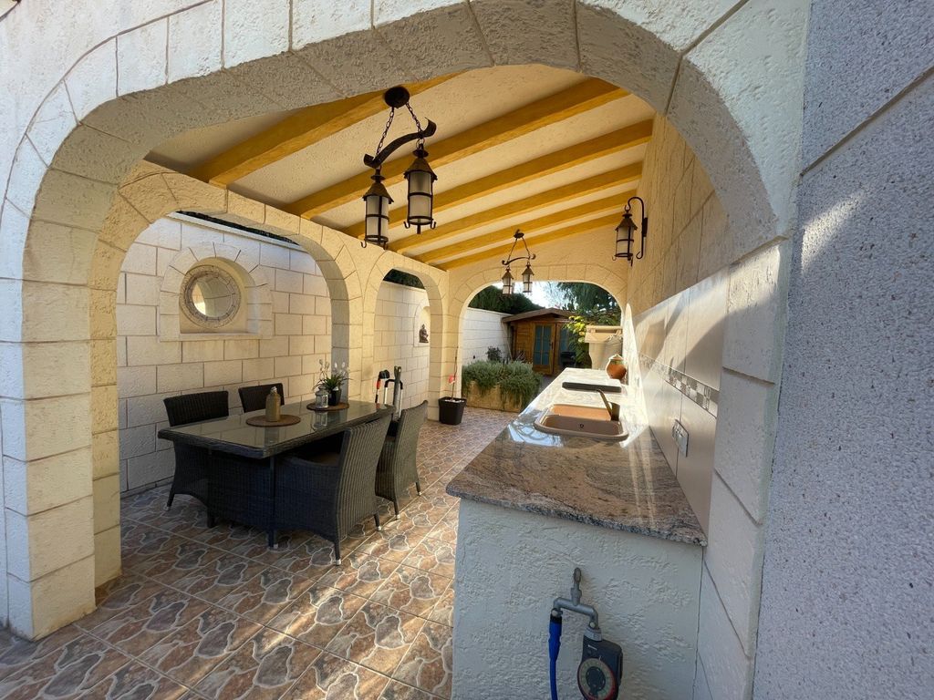 Property photo 2 of 49