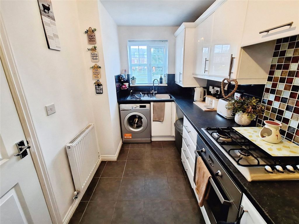 Property photo 3 of 16 Kitchen