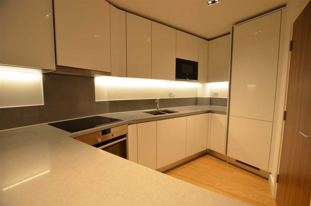 Property photo 2 of 8 Bedroom