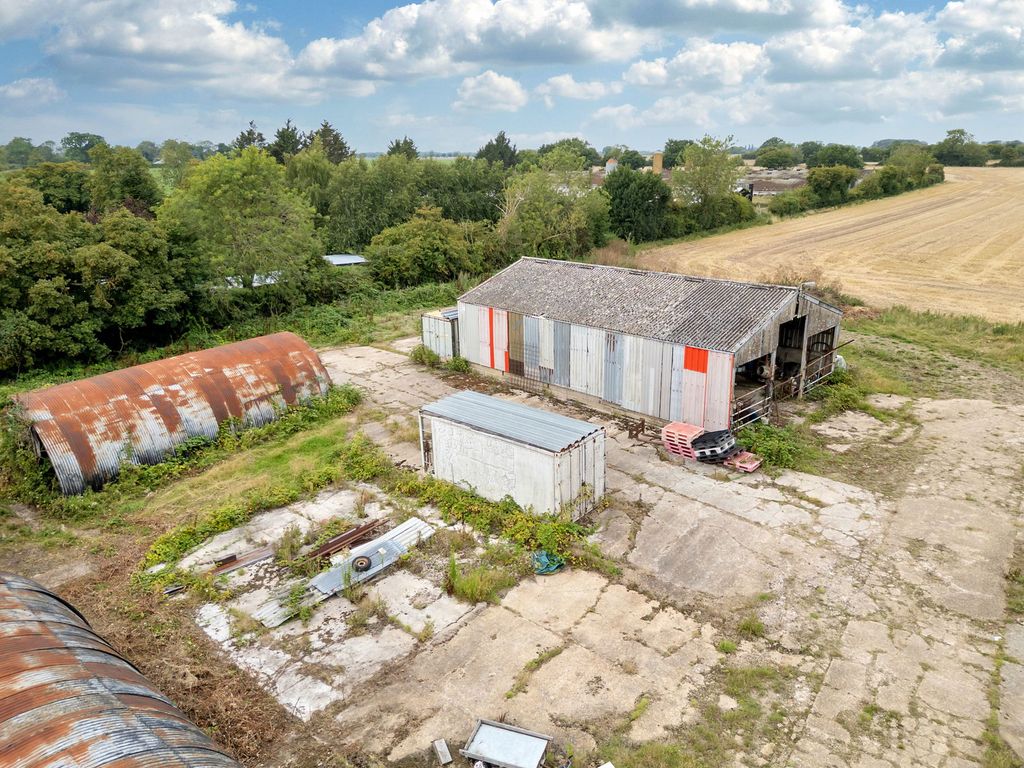 Property photo 2 of 8