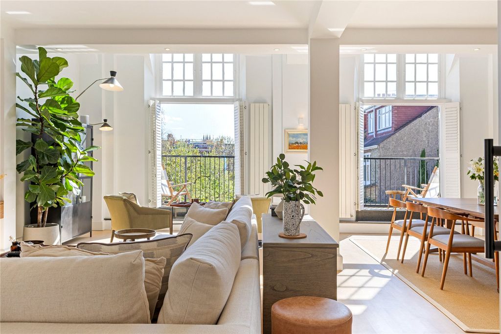 Property photo 2 of 17 Reception