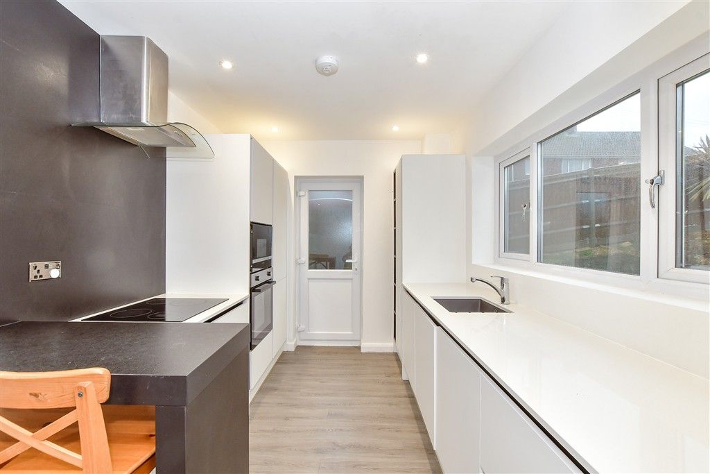 Property photo 2 of 18 Kitchen