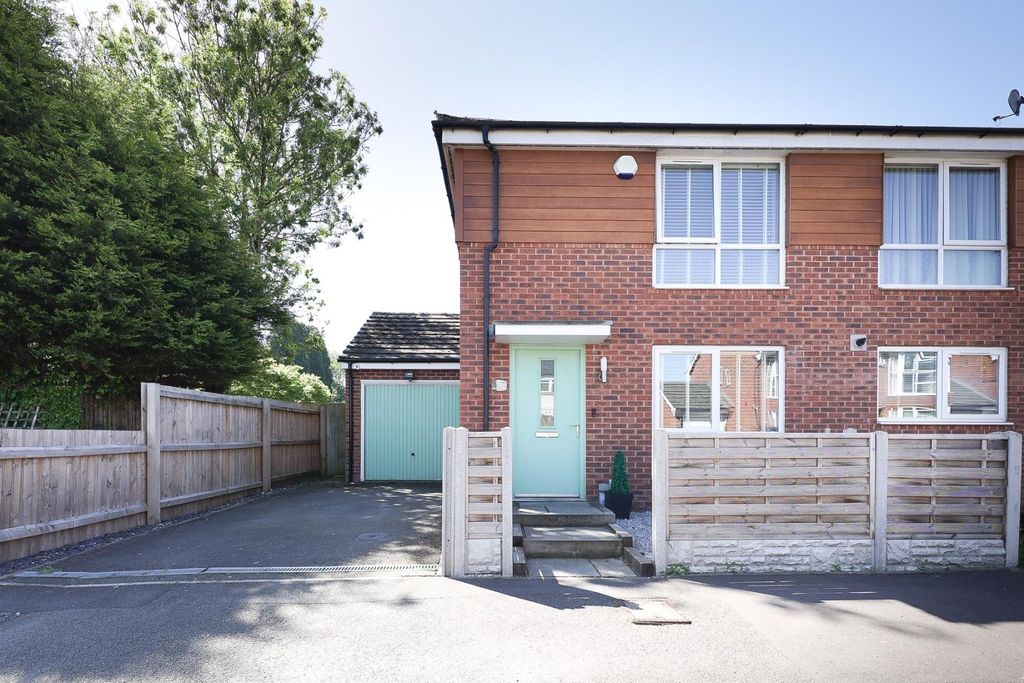 Property photo 1 of 14 51 Greenfinch Rd Front-2.Jpg