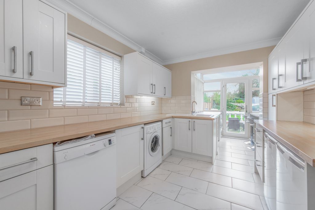 Property photo 2 of 23