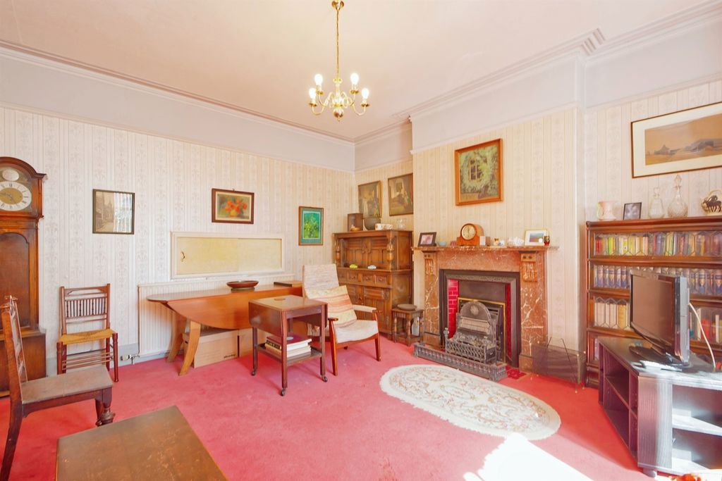 Property photo 3 of 17