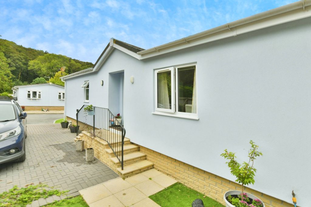 Property photo 2 of 20