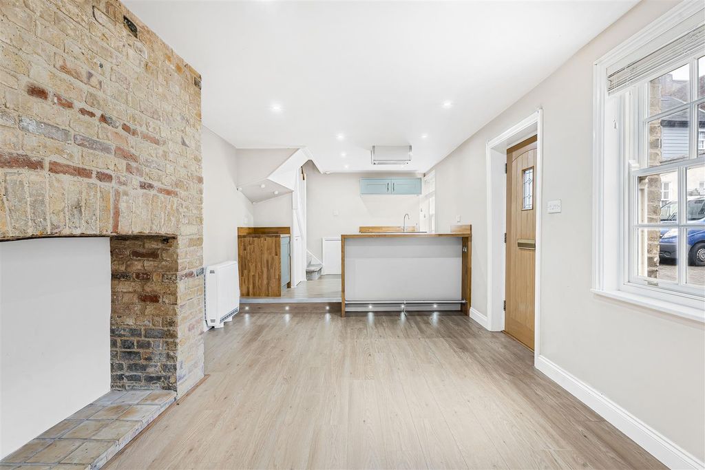 Property photo 3 of 18 12_59047.Jpg