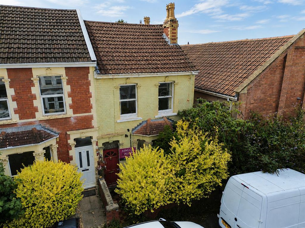 Property photo 1 of 12 1 - Main
