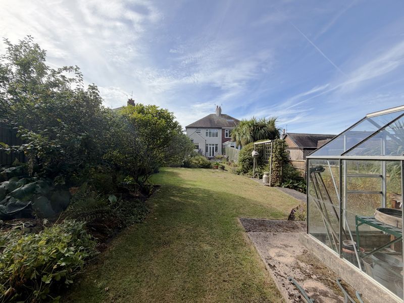 Property photo 2 of 35 Large Rear Garden