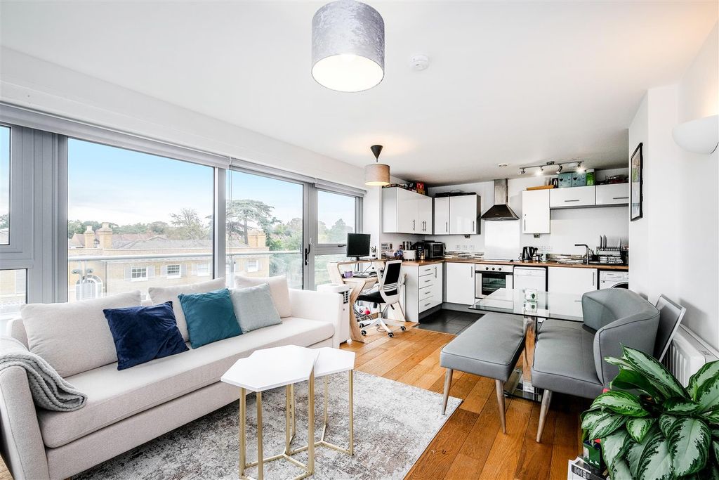 Property photo 3 of 16 32 Blackberry Court-4.Jpg