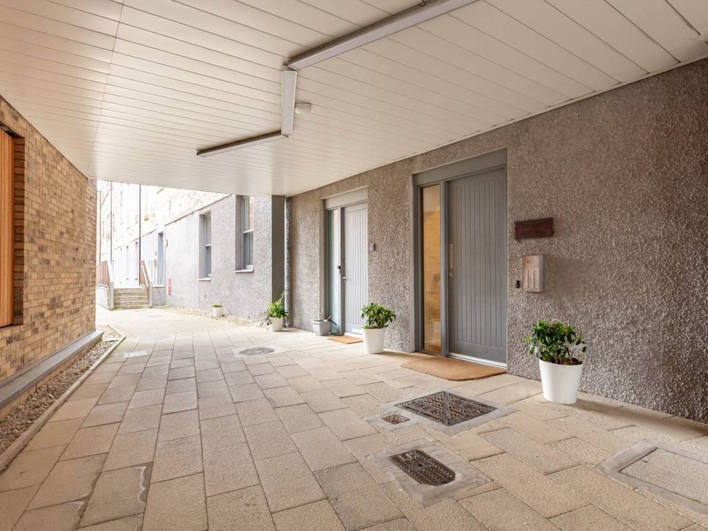 Property photo 2 of 17 78876_Damask-006