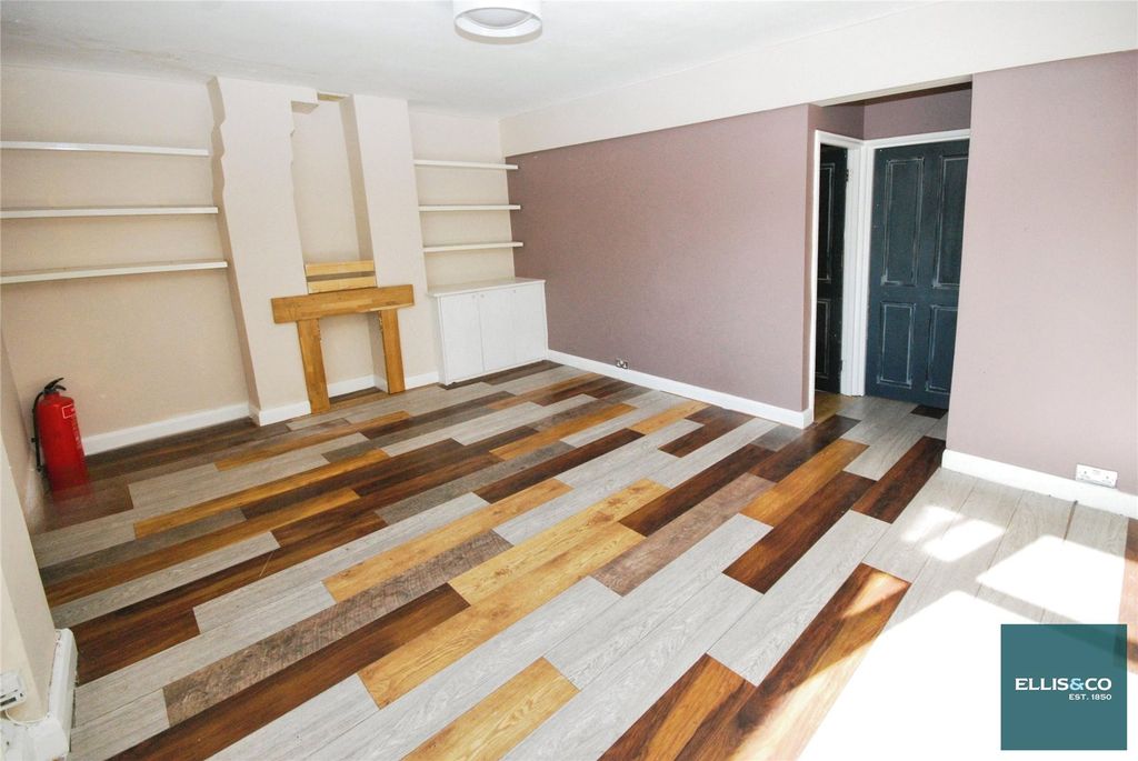 Property photo 3 of 9 Picture No. 06
