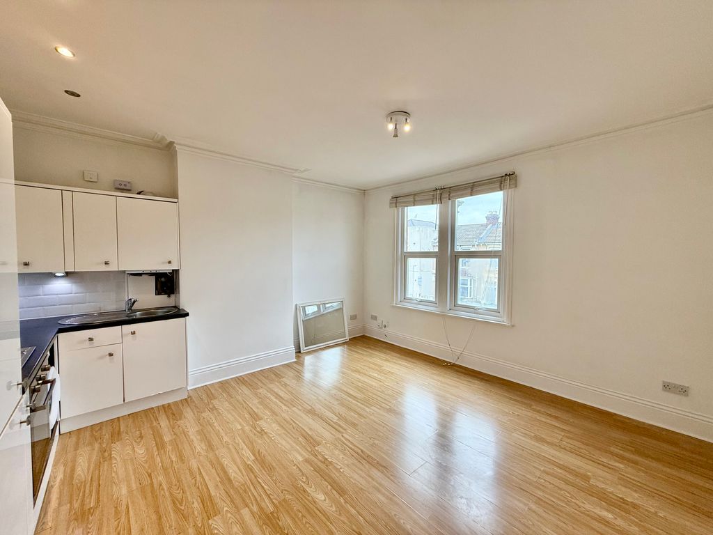 Property photo 3 of 7 Image