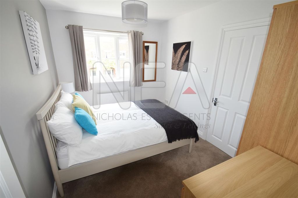 Property photo 1 of 4 Bedroom &amp; Ensuite