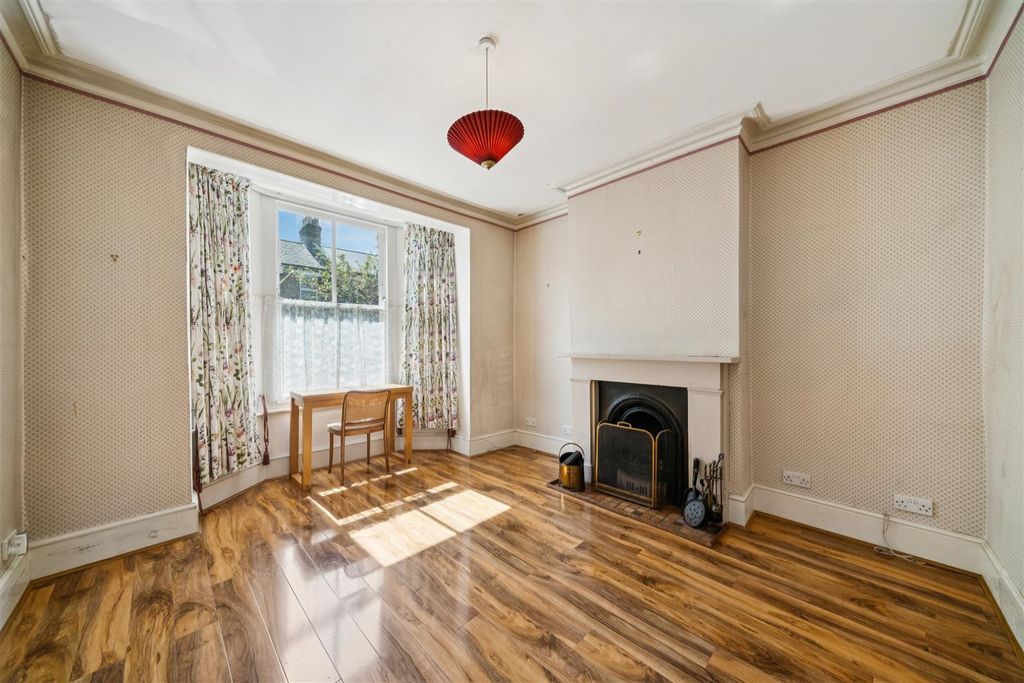 Property photo 2 of 13 Binns Road, W4 - For Sale