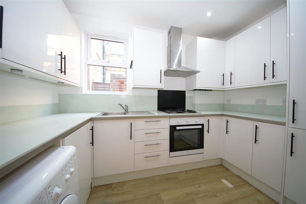 Property photo 1 of 11 Kitchen.Jpg