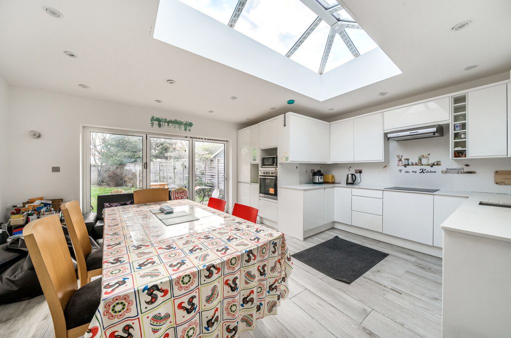 Property photo 3 of 19 1384920-33-6925d5...