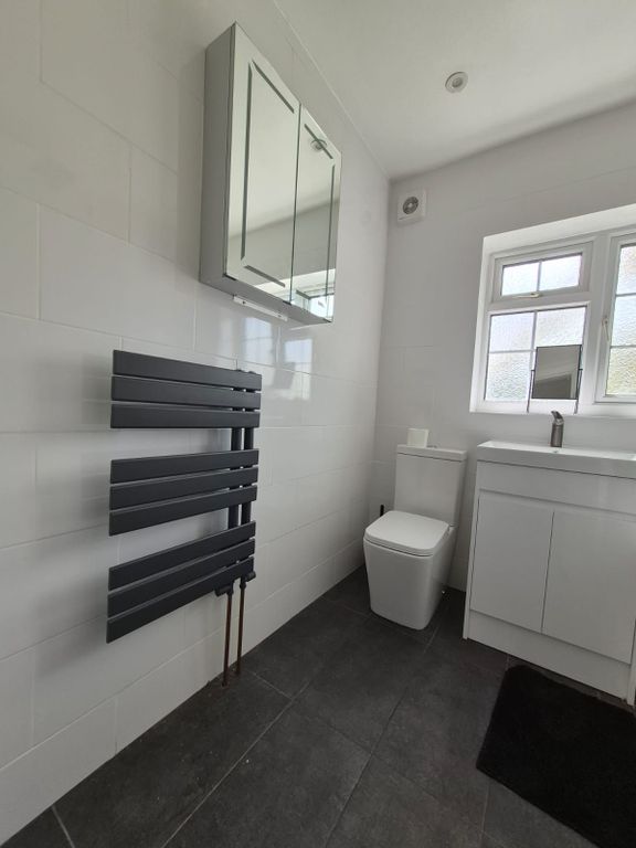 Property photo 2 of 7 Bathroom