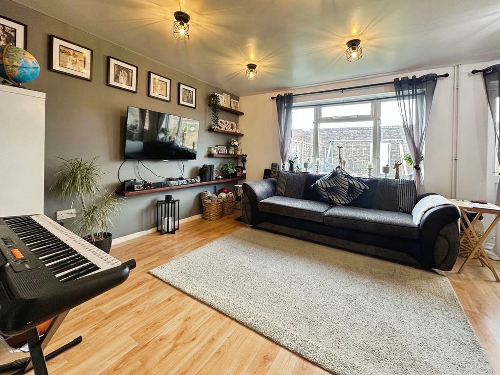 Property photo 3 of 11 Pbox-Img.Jpg