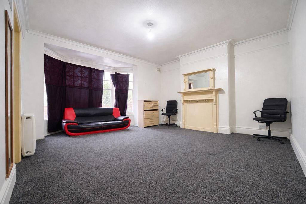 Property photo 2 of 4 Bedroom