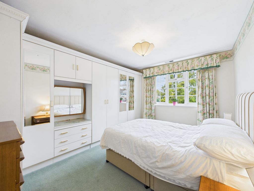 Property photo 3 of 14 Cam01354G0-Pr0607-Still020