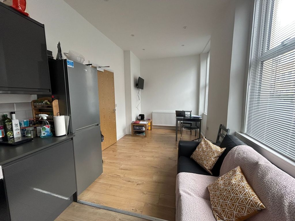 Property photo 3 of 15 Bright And Contemporary Living Room Featuring A Co...