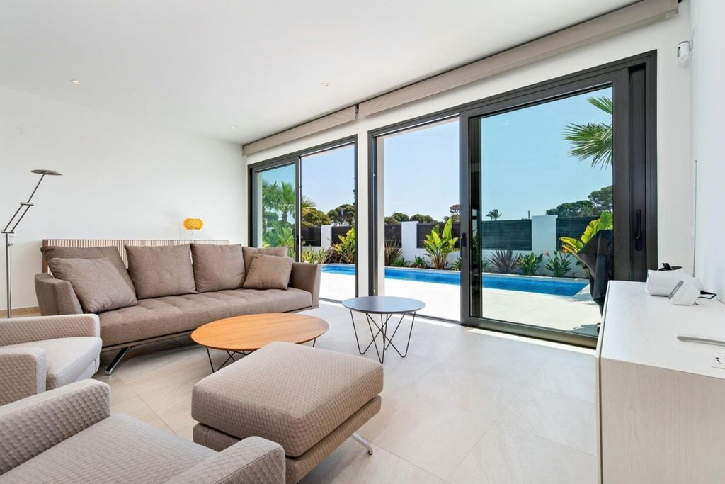 Property photo 2 of 27