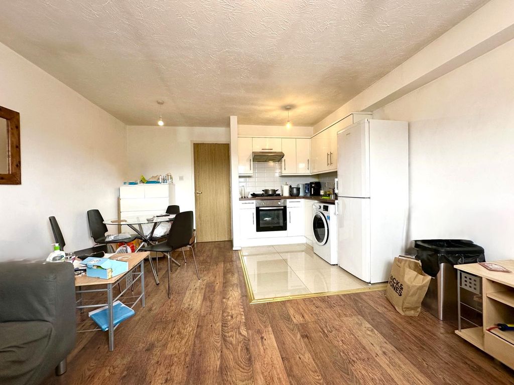 Property photo 3 of 9